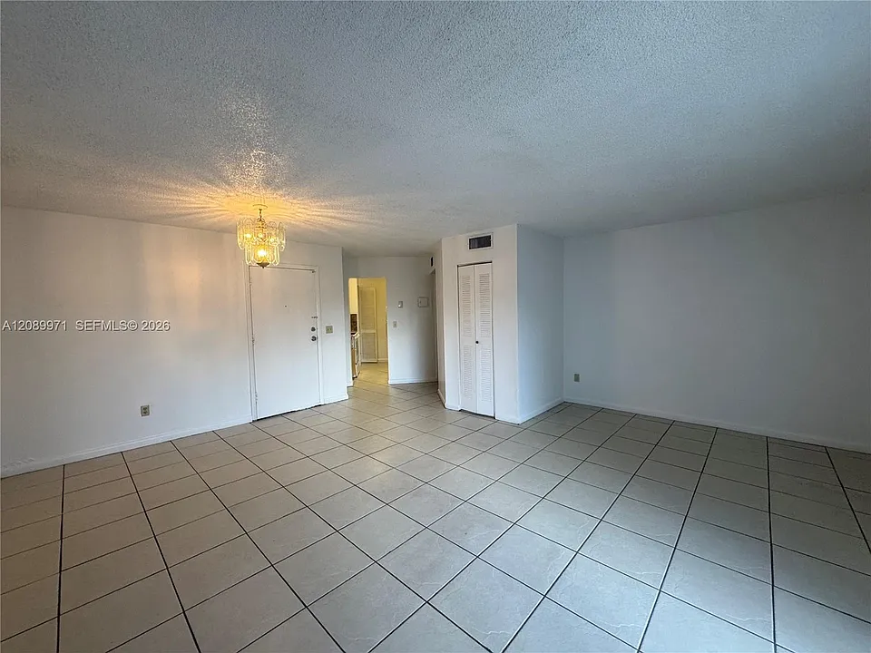 888 NE 132nd St #205