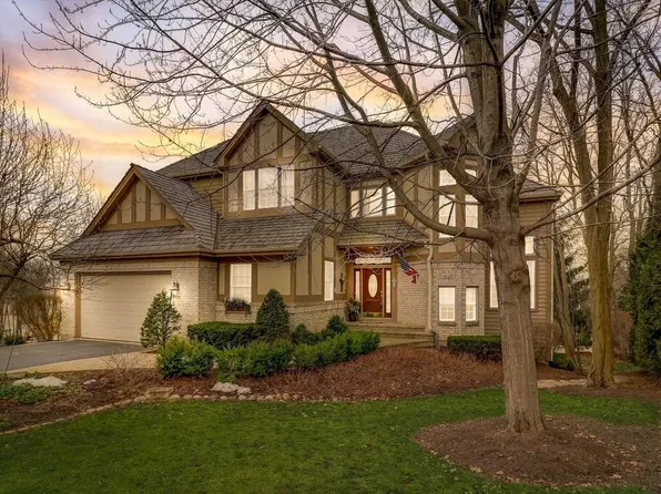 28500 N Seminole Ct, Mundelein, IL 60060