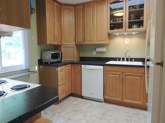 3rd image of 3592 Brookhaven Dr