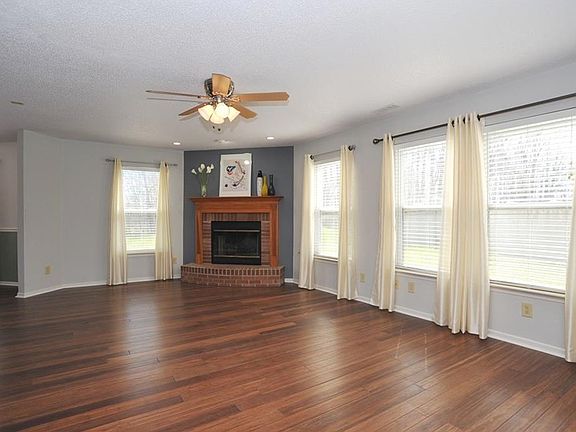 4th image of 10467 Hickory Hill Dr