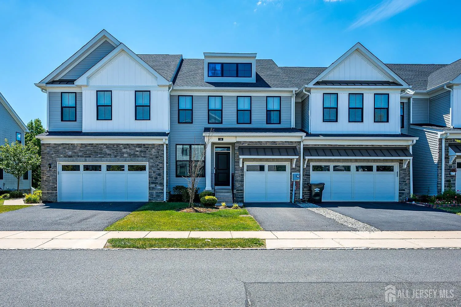 3 bed, 3.5 bath, $3,750 — Photo 1