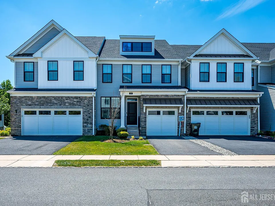 14 Hyacinth Ln