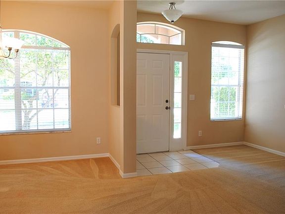 2nd image of 3330 Oak Hill Pl