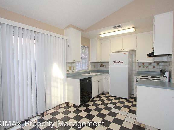 2nd image of 2316 E 8th St