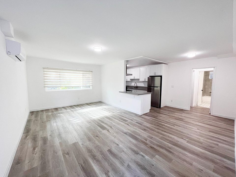 1st image of 1001 E Villa St #2
