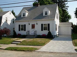 39 Rockland Ave, Cranston, RI 02910