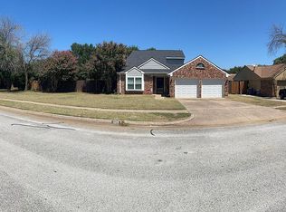 509 Bayberry Ln, Euless, TX 76039
