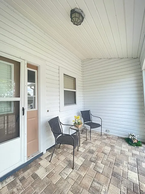 323 Chula Vista Ave — Photo 3