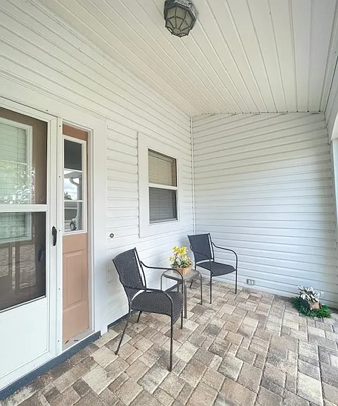 323 Chula Vista Ave — Photo 3
