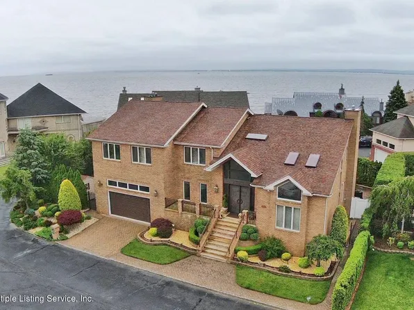 25 Nicolosi Dr, Staten Island, NY 10312