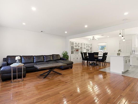 3rd image of 557 Woodbury Road