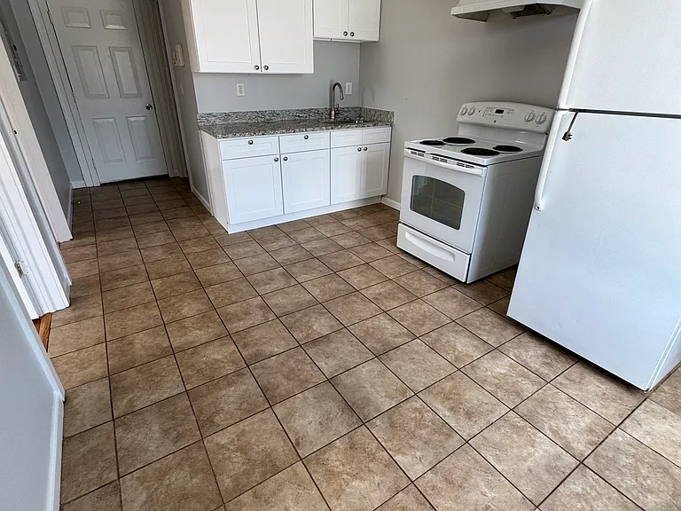 16 Center St #6 — Photo 5