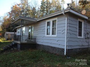 709 Wickins Dr, Hendersonville, NC 28791