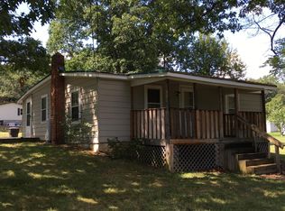 1004 Williams Dr, Salem, VA 24153