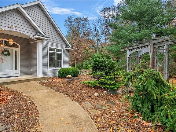 5th image of 3835 Silver Creek Dr