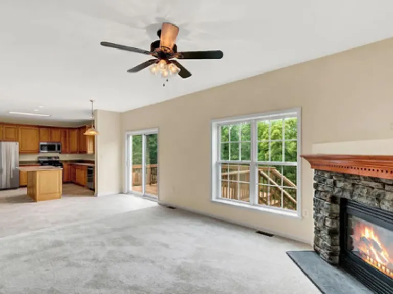 Open floor plan w/fire place