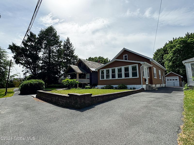 2nd image of 73 Willow Creek Avenue