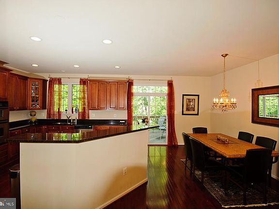 4th image of 4461 Monmouth St