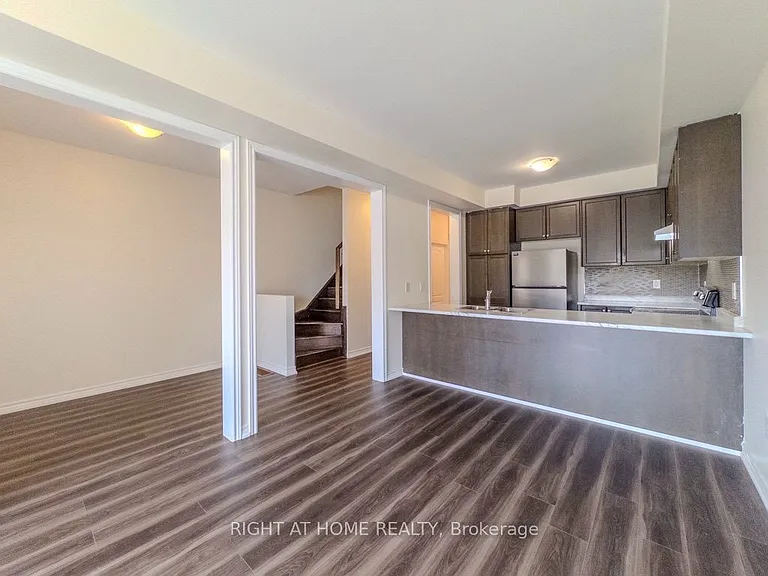 465 Mapleton Ave — Photo 2