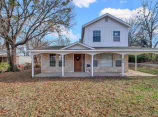 106 N 6th Ave, Madill, OK 73446