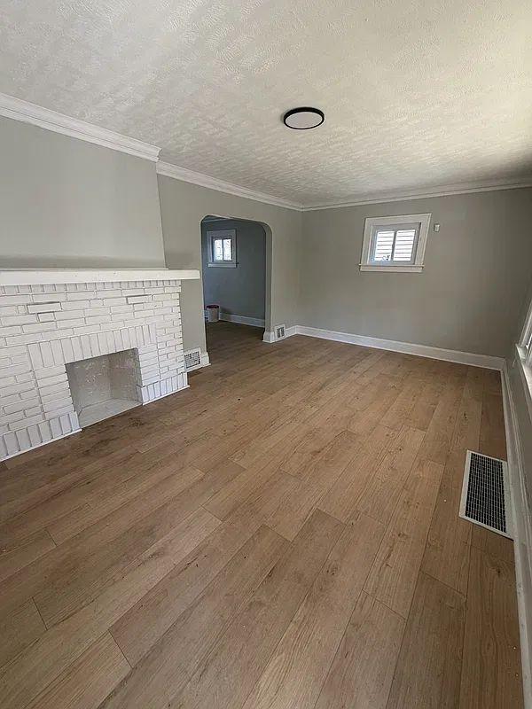 3 bed, 1.0 bath, 1268 sqft, $1,500 — Photo 2