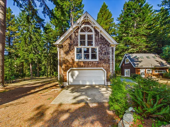 833 Kahlstrom Ave, Trinidad, CA 95570