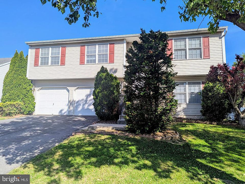 1st image of 16 Dogwood Dr
