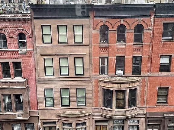 5th image of 41 W 71st St APT 3B