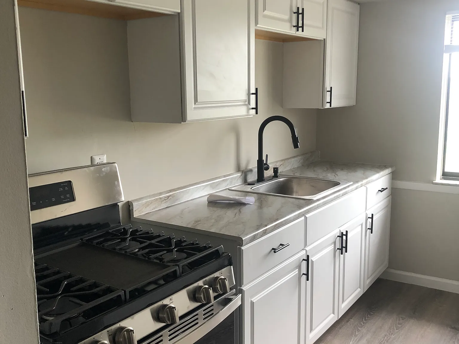 1 bed, 650 sqft, $900 — Photo 2