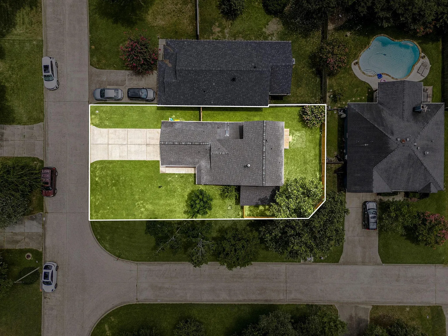 3 bed, 2.5 bath, 1700 sqft, $2,400 — Photo 2