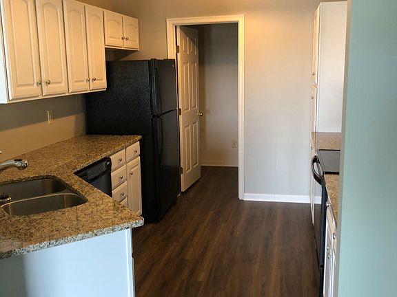 4th image of 2252 Jackson Ct