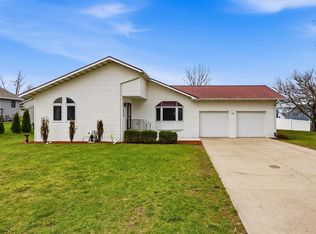 1095 E Main St, Robins, IA 52328