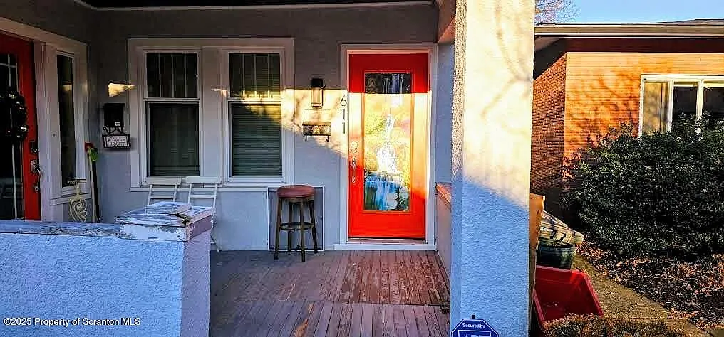 3 bed, 1.0 bath, 1246 sqft, $1,550 — Photo 1