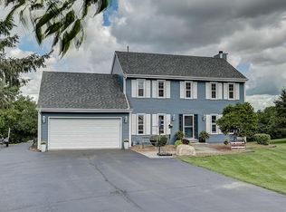 S19W27126 Merrill Hills Ct, Waukesha, WI 53188