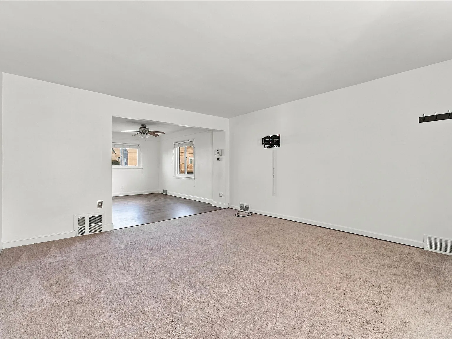 3 bed, 1.5 bath, 1300 sqft, $2,500 — Photo 3