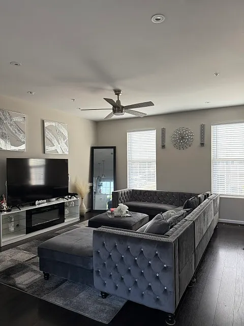 2 bed, 2.5 bath, 1348 sqft, $2,500 — Photo 2