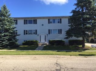 1016 Manchester Ct APT F, South Elgin, IL 60177