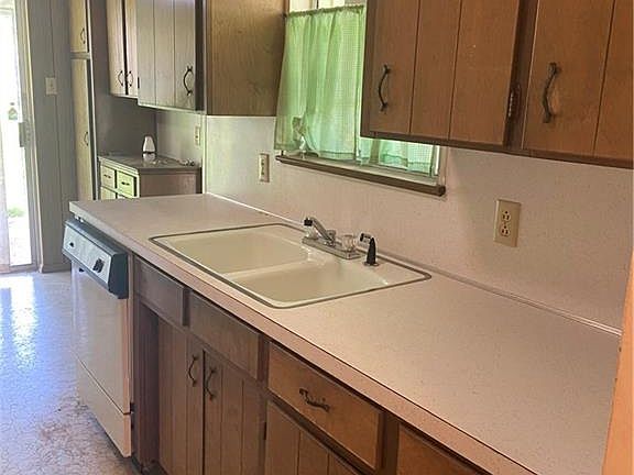 4th image of 3421 Ponderosa Cir