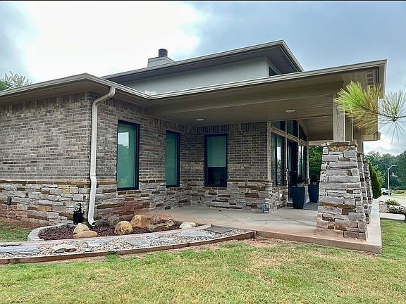 4th image of 2222 S Oak Trail Dr