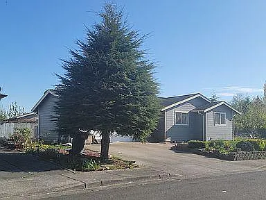 1447 Rainier Ct — Photo 3