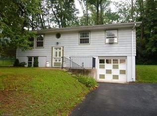 1 Starglo Dr, Hampton, NJ 08827