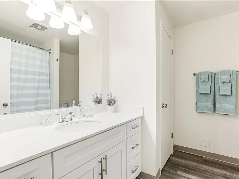 Heritage Crossing Townhome Apartments — Photo 7