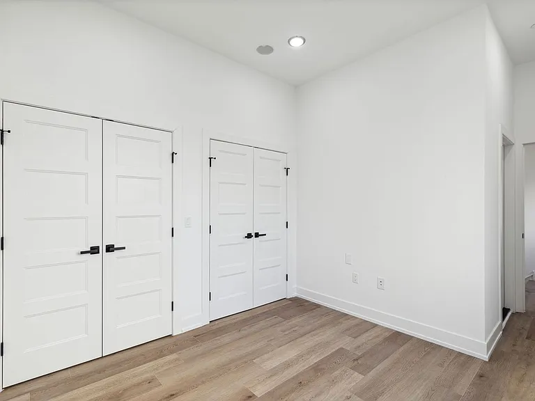 2550 Hope St — Photo 13