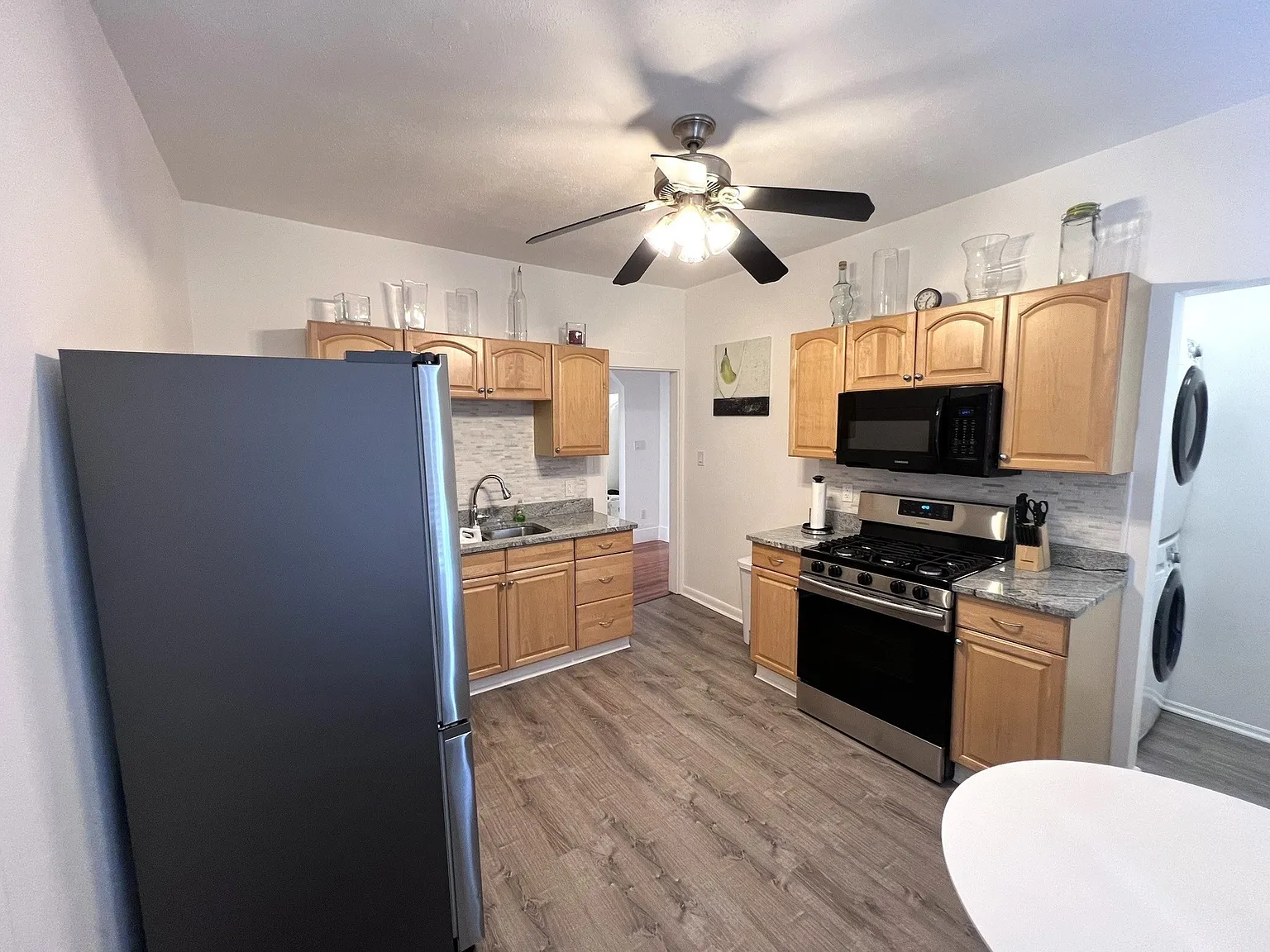 3 bed, 1400 sqft, $3,200 — Photo 3