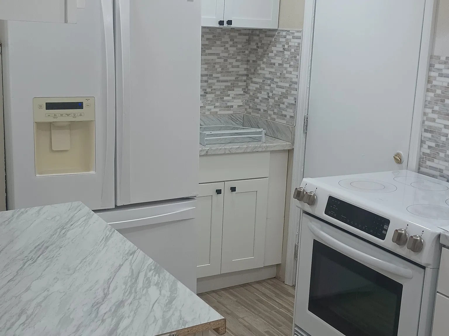 3 bed, 1200 sqft, $2,200 — Photo 4