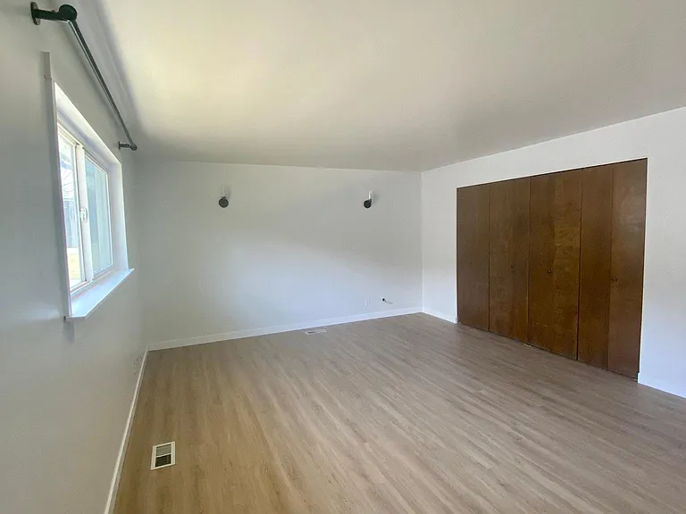 3365 S Pioneer St — Photo 12
