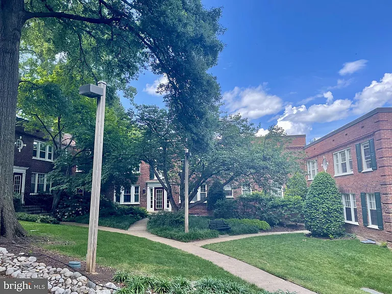 1902 N Rhodes St #68 — Photo 9