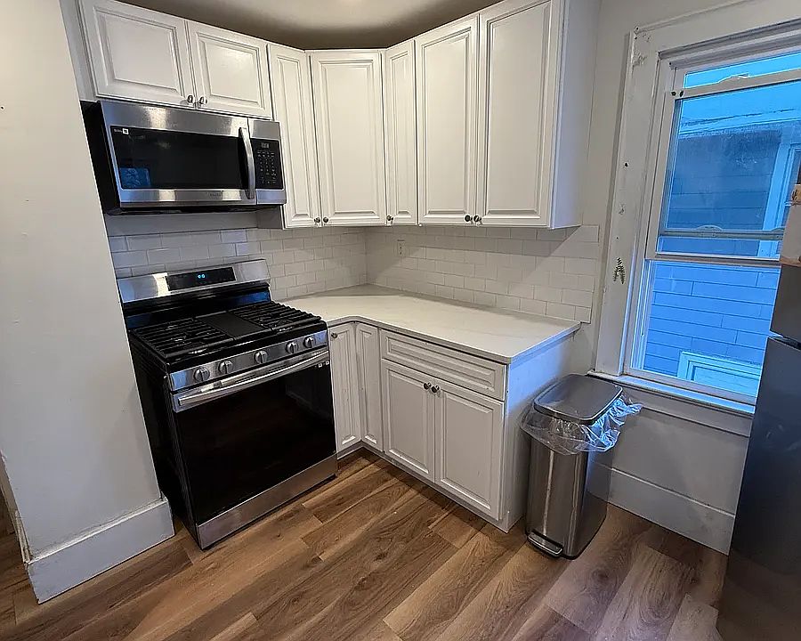 1st image of 467 Benton St #2