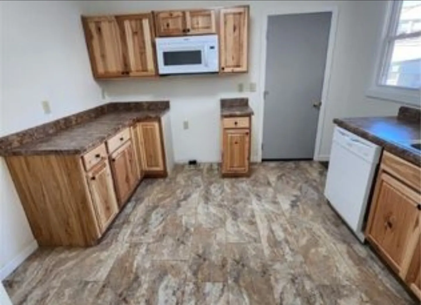 2 bed, 1012 sqft, $1,000 — Photo 2