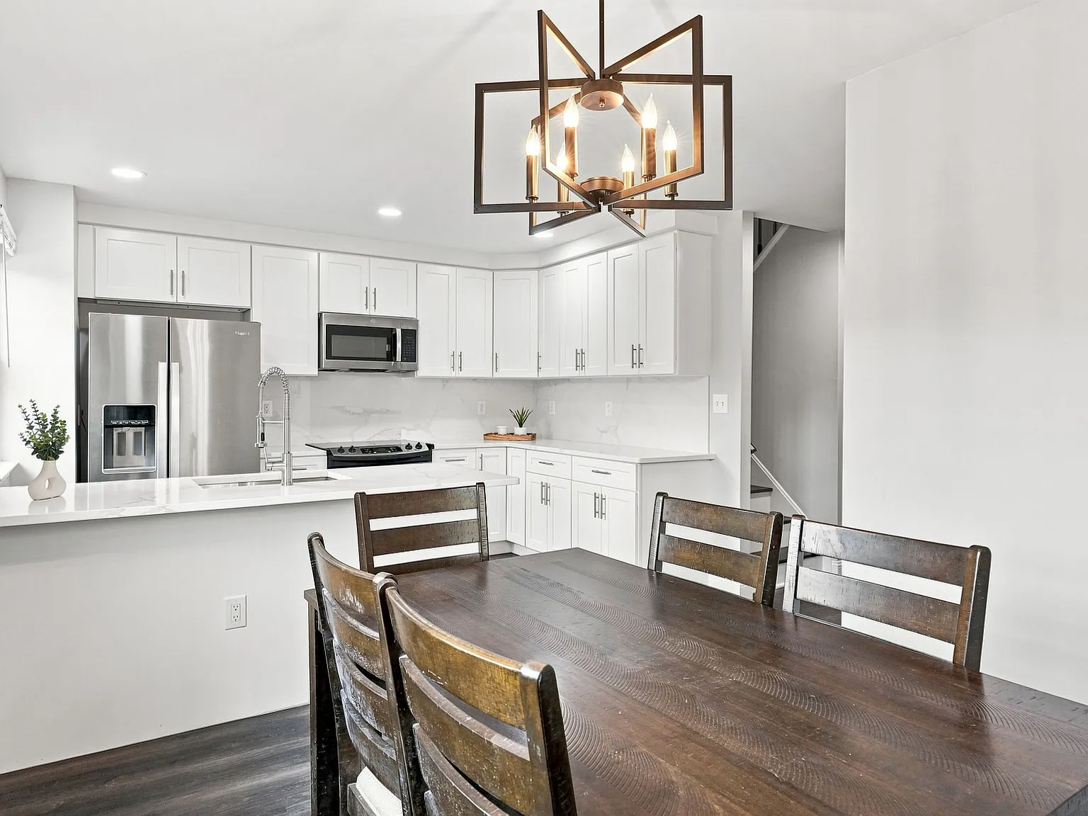 3 bed, 2.5 bath, 1360 sqft, $2,600 — Photo 4